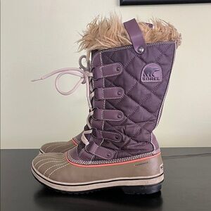 Retail 160.00 Sorel Tofino CVS waterproof boots in a purple/taupe color way